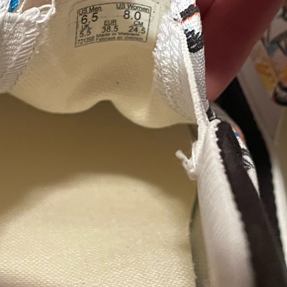 Women’s custom vans - Picture 4 of 4